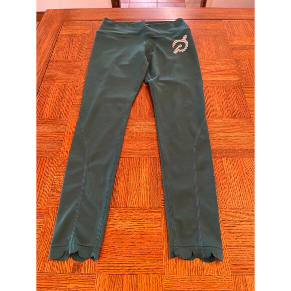 Peloton Emerald green scalloped ankle legging size small - Picture 2 of 7
